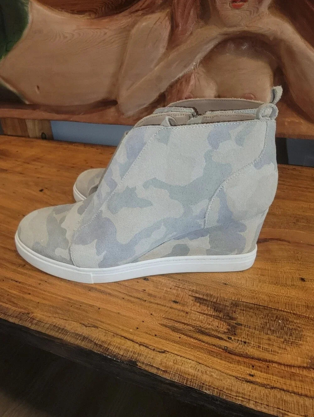 Linea Paolo Camo Anna Wedge Sneakers Size 7. Measures 10